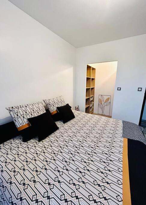 T4 Jolie Vue Avec Jaccuzzi Apartment Vitrolles  Exterior photo